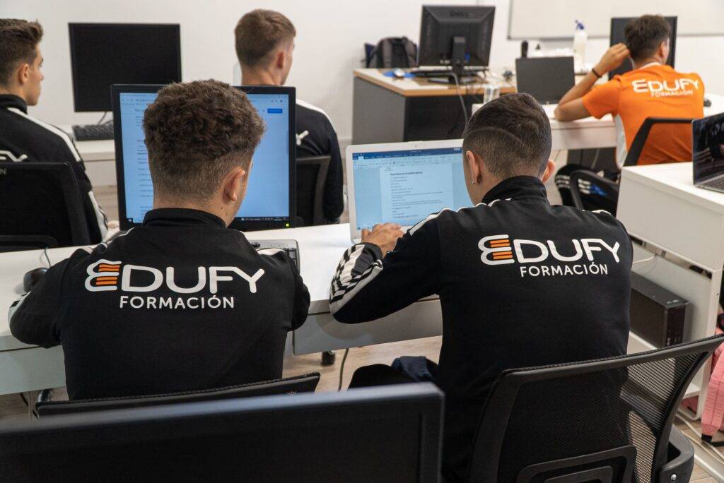 Consigue tu beca para Estudiar FP: Beca MEC y becas de la Junta de Andalucía